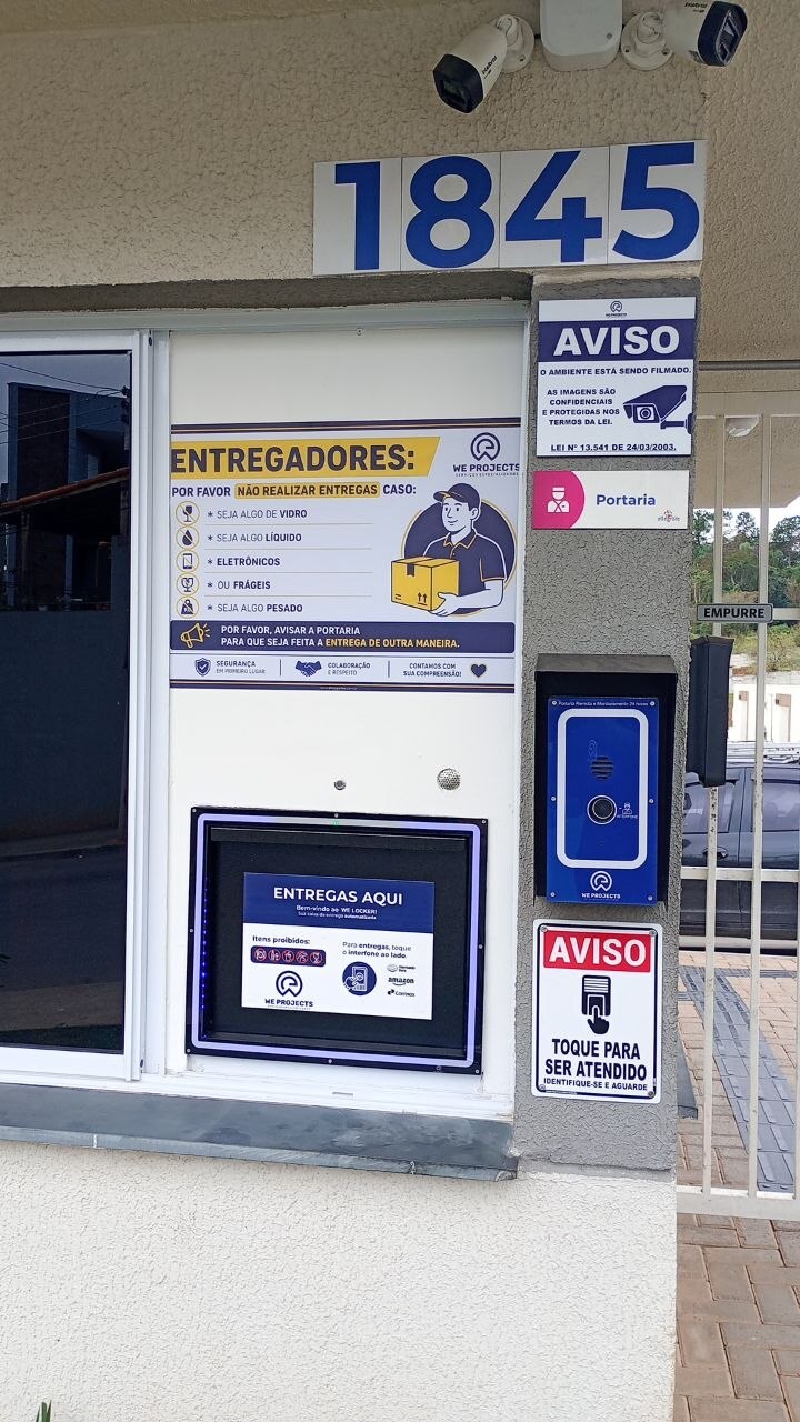 Caixa inteligente de recebimento WeProjects instalada na portaria